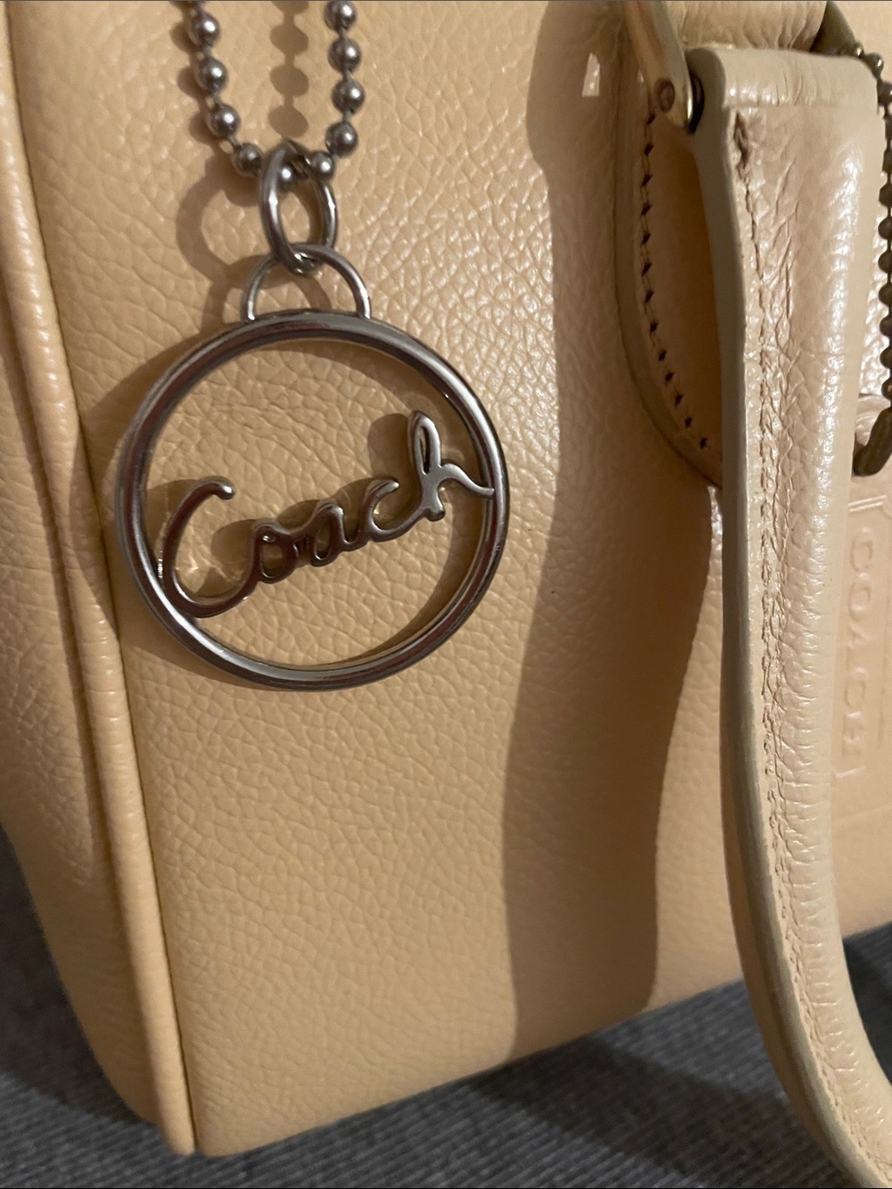 Coach Circle Hand Tag